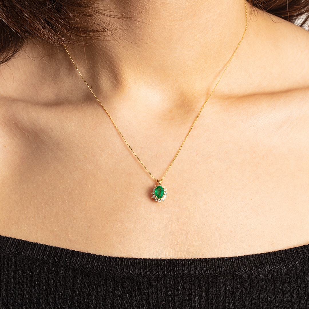 Collier 750/18 K Gelbgold mit Diamanten 0.28 ct H/si & Smaragd 0.65 ct