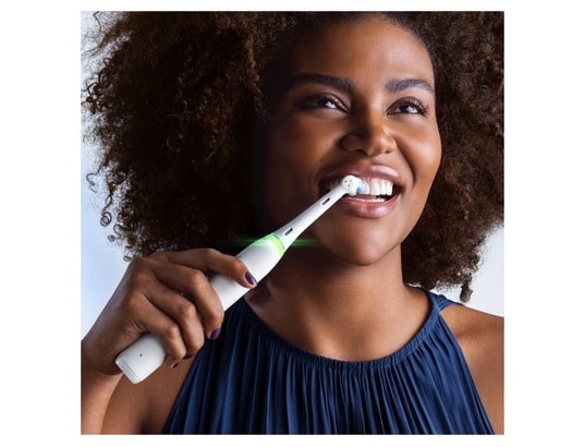 ORAL B - Oral-b io 5n - avec etui de voyage - blanche - brosse à dent...