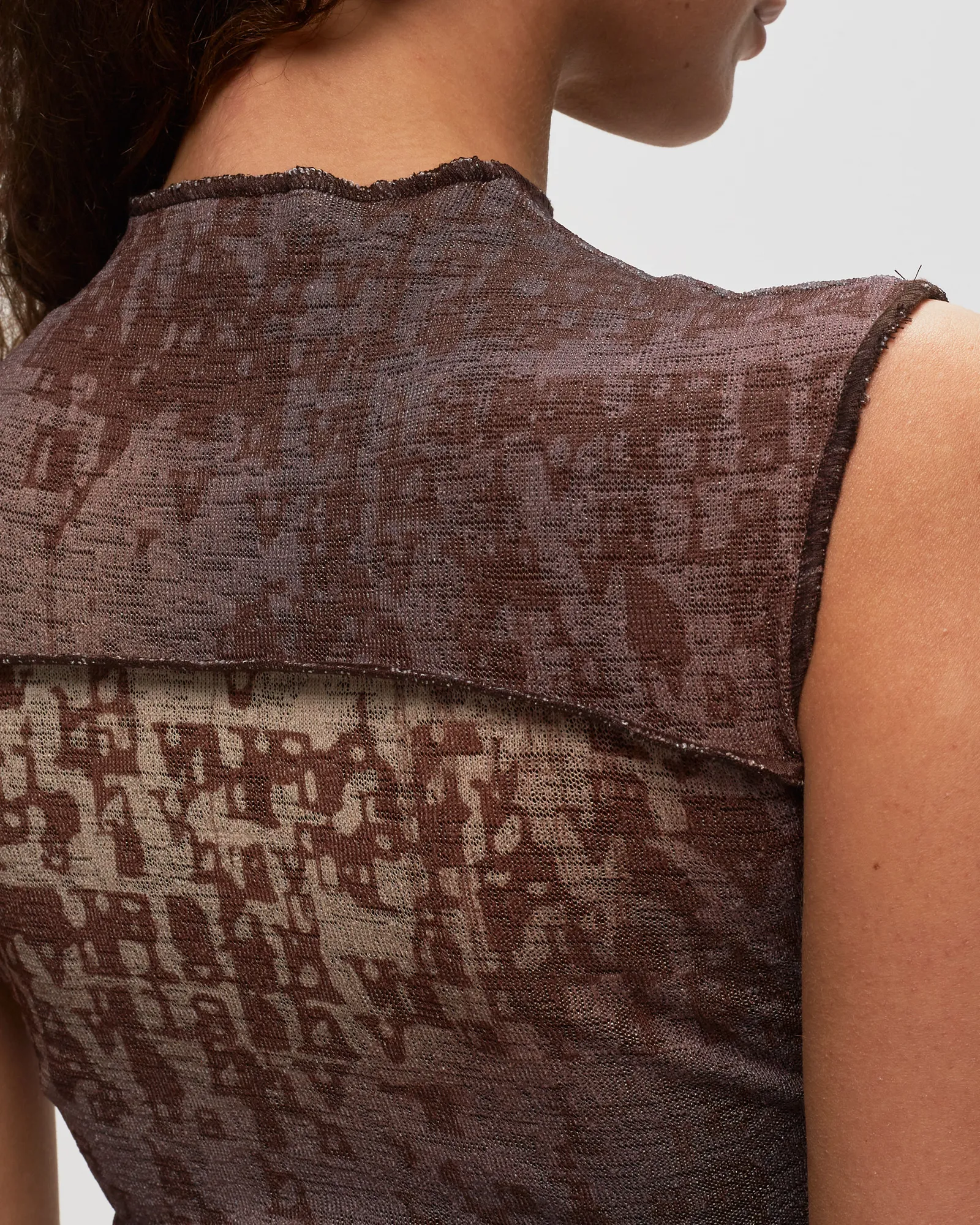 MISBHV TYPEWRITER PIERCED SLEEVELESS