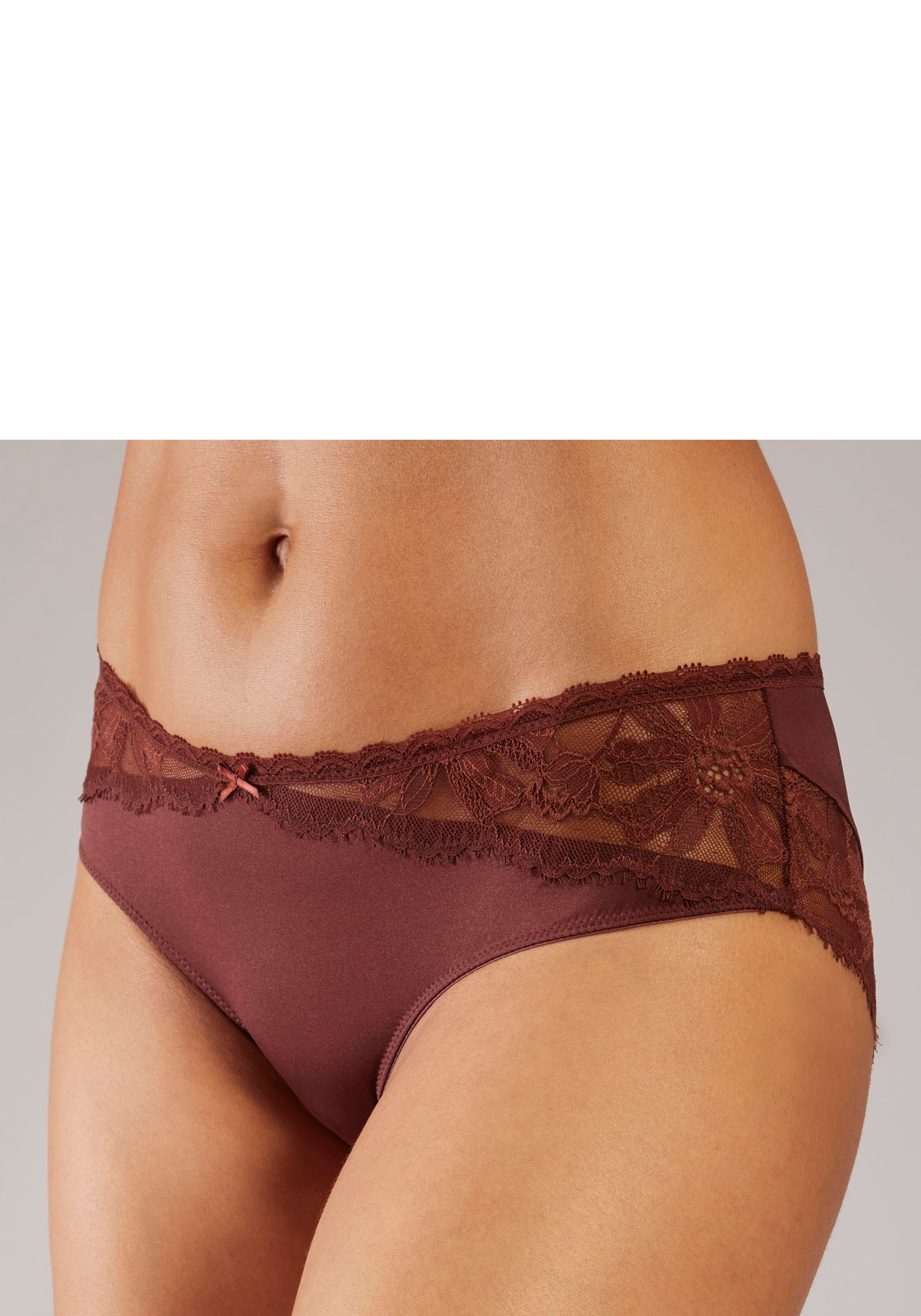 LASCANA Panty , mit seidigem Schimmer und edler Jacquardspitze