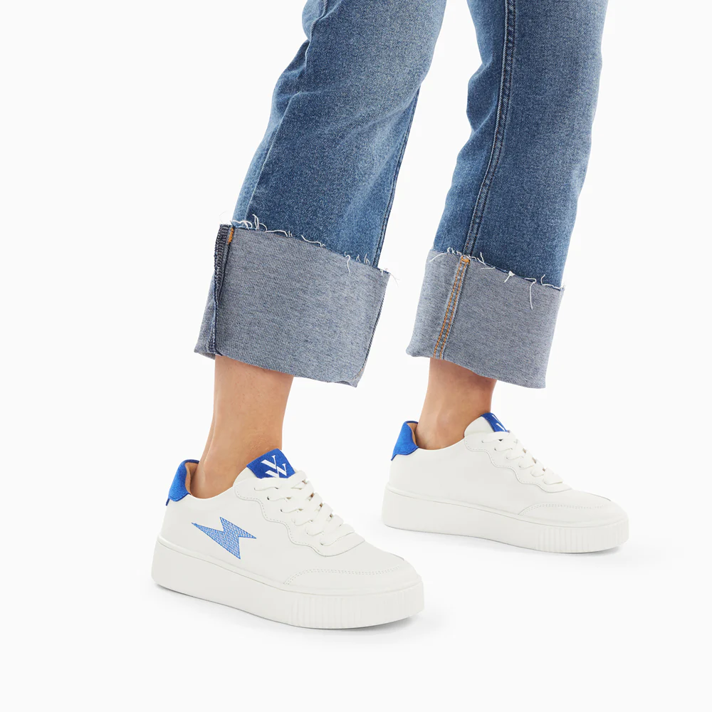 Sneakers-Baskets éclair Carolane blanc et bleu à lacets