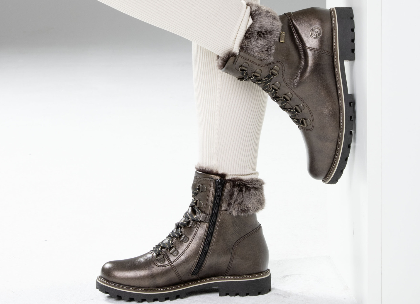 Remonte Schnür-Stiefelette mit Plüschkragen