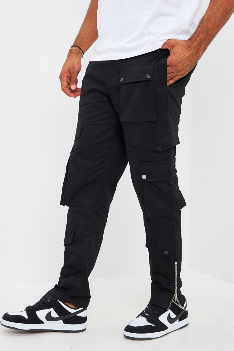 Pantalon noir cargo zippé aux chevilles