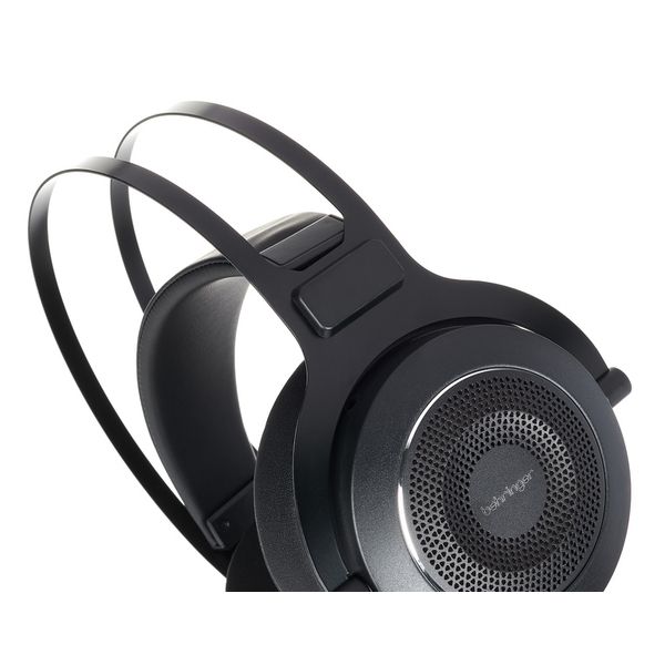 Behringer Omega