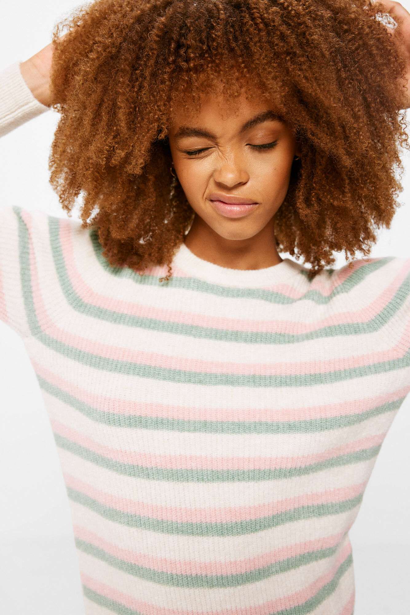 Camisa listrada com mangas volumosas