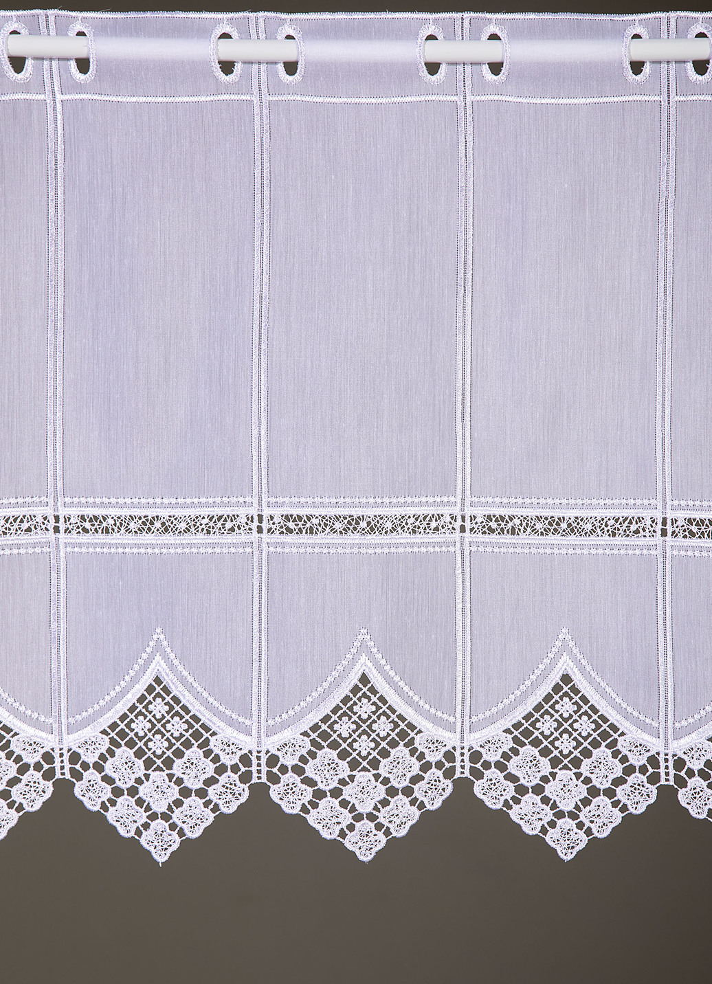 Kurzstore mit edler Macramé-Spitze und Stangendurchzug