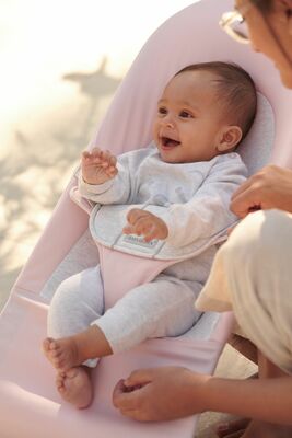 BabyBjörn Balance Soft Vippestol Vevet Jerseystoff, Lyserosa/Grå
