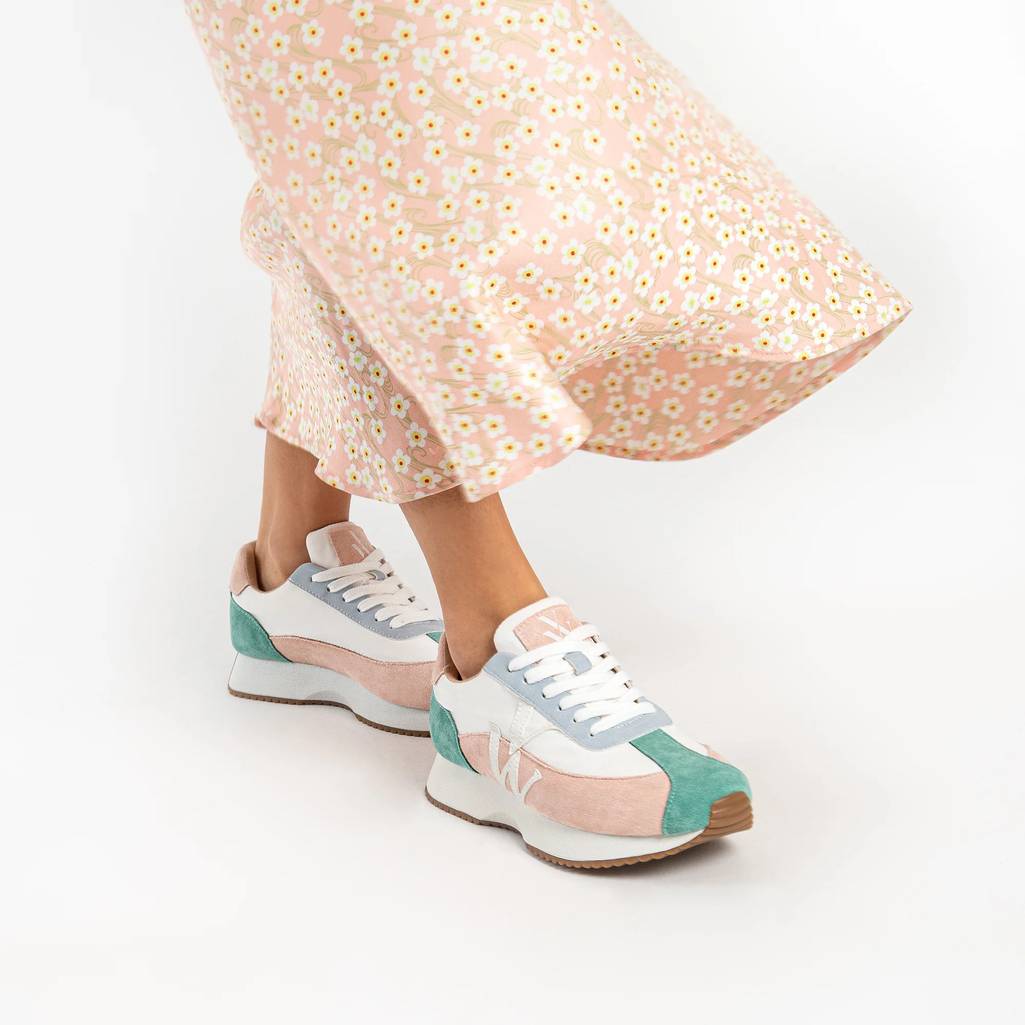Sneakers-Baskets Rebeca pastel à monogramme blanc