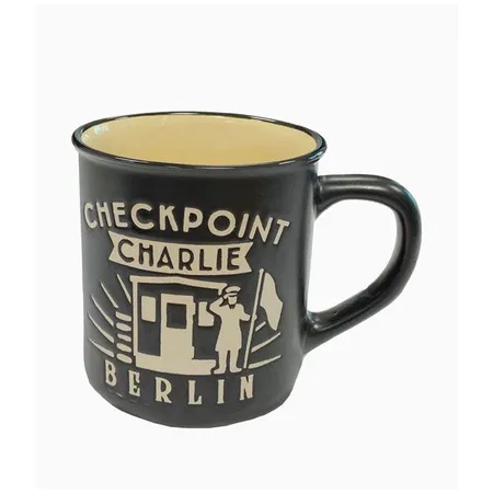 Muddastadt Tasse Camp Checkpoint Charlie schwarz