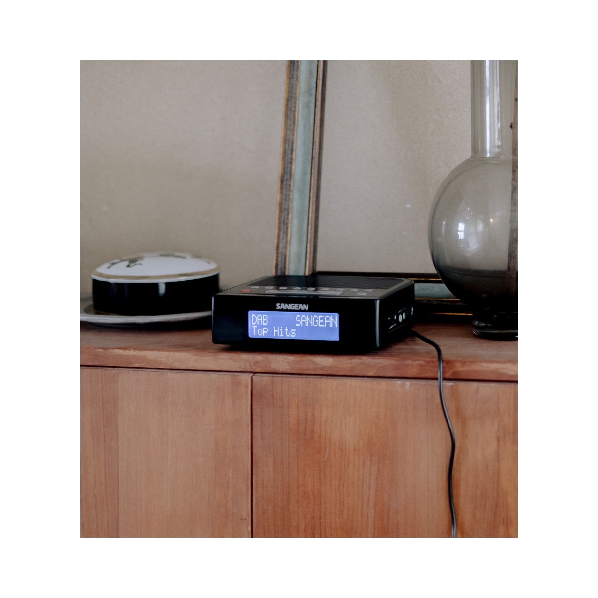 Sangean DCR-89+ klokkeradio radio (sort)