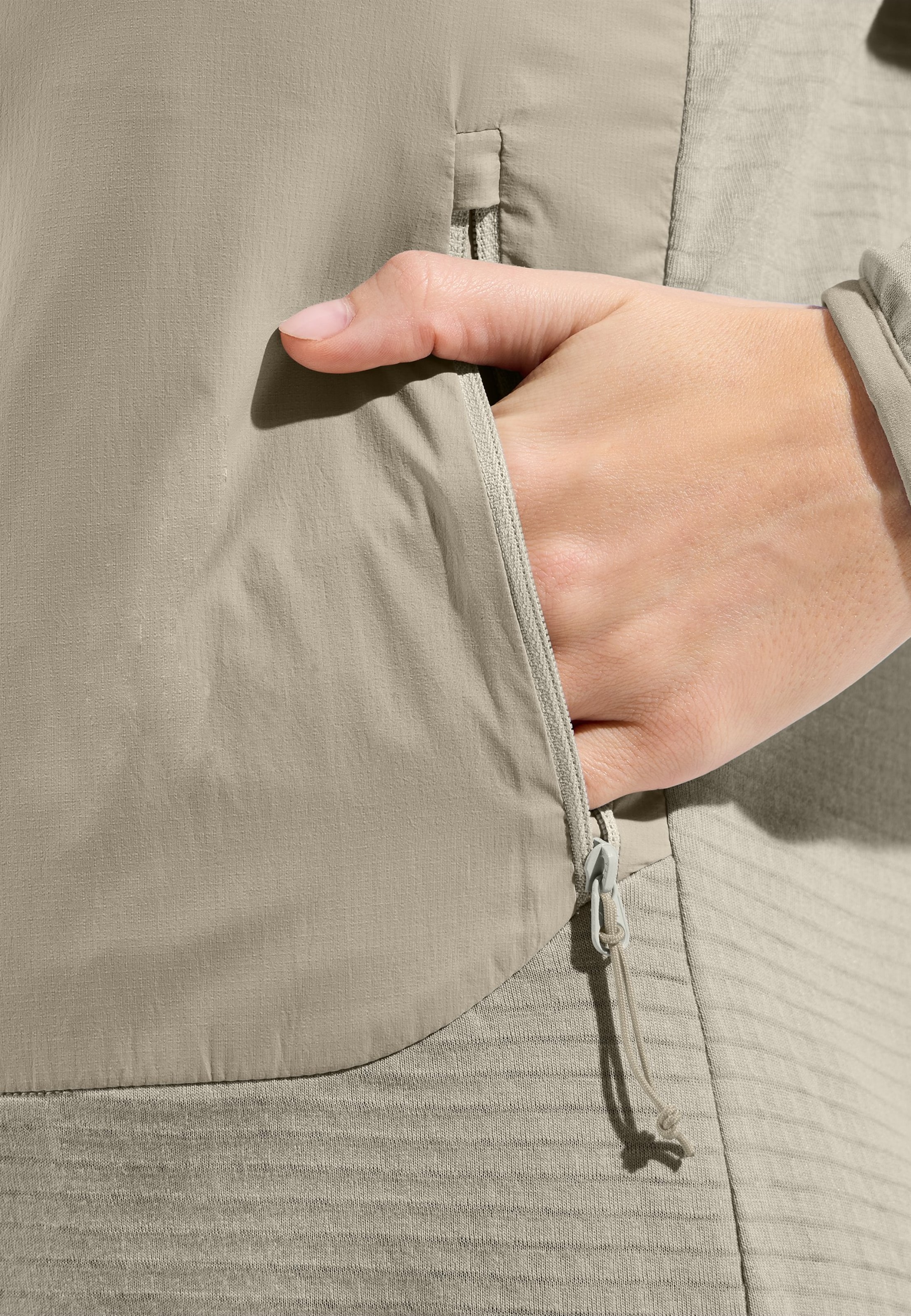 Isolierte Ascent Hybridjacke mit Wolle in agate gray