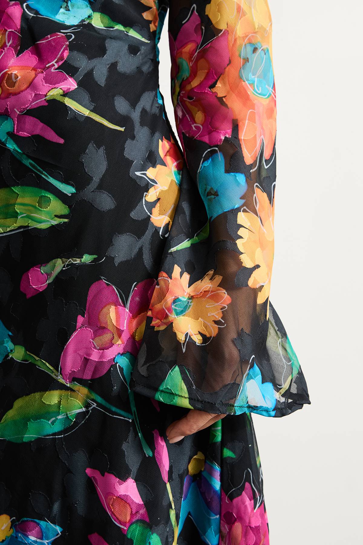 Warehouse Robe Mi-Longue Petite en Mousseline Florale Dévorée à Encolure Bateau et Coupe Biais