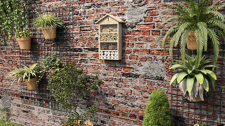 Hôtel à insectes en pin h.45 cm