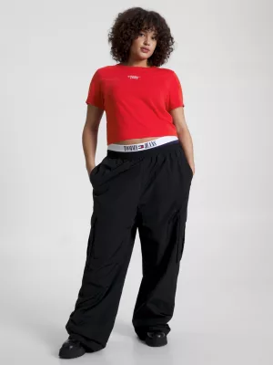 Camiseta Slim Fit com Logo Essencial Curve
