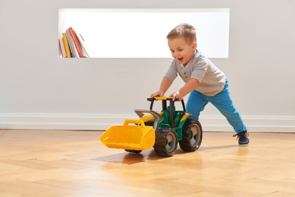 Starke Riesen Traktor m. Frontlader grün