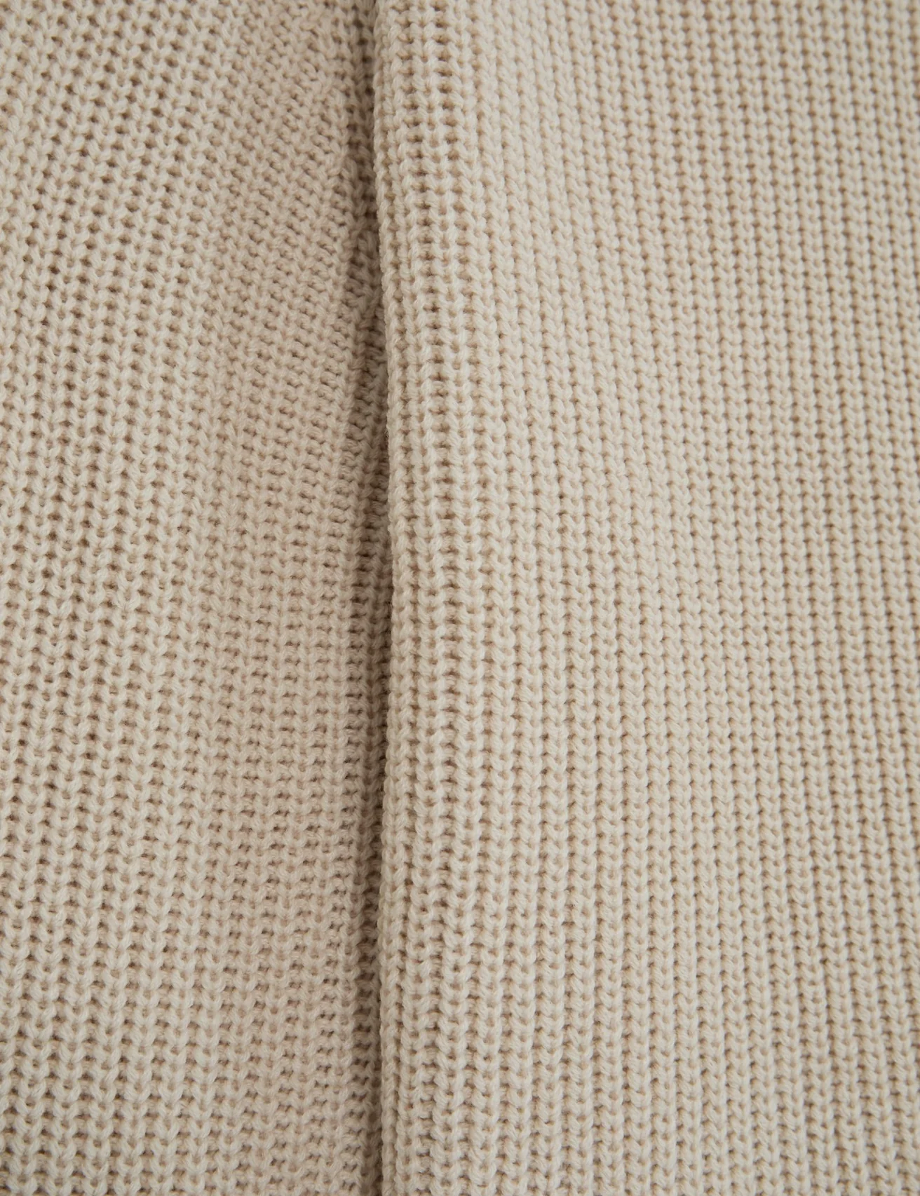 Pull en maille tressée beige