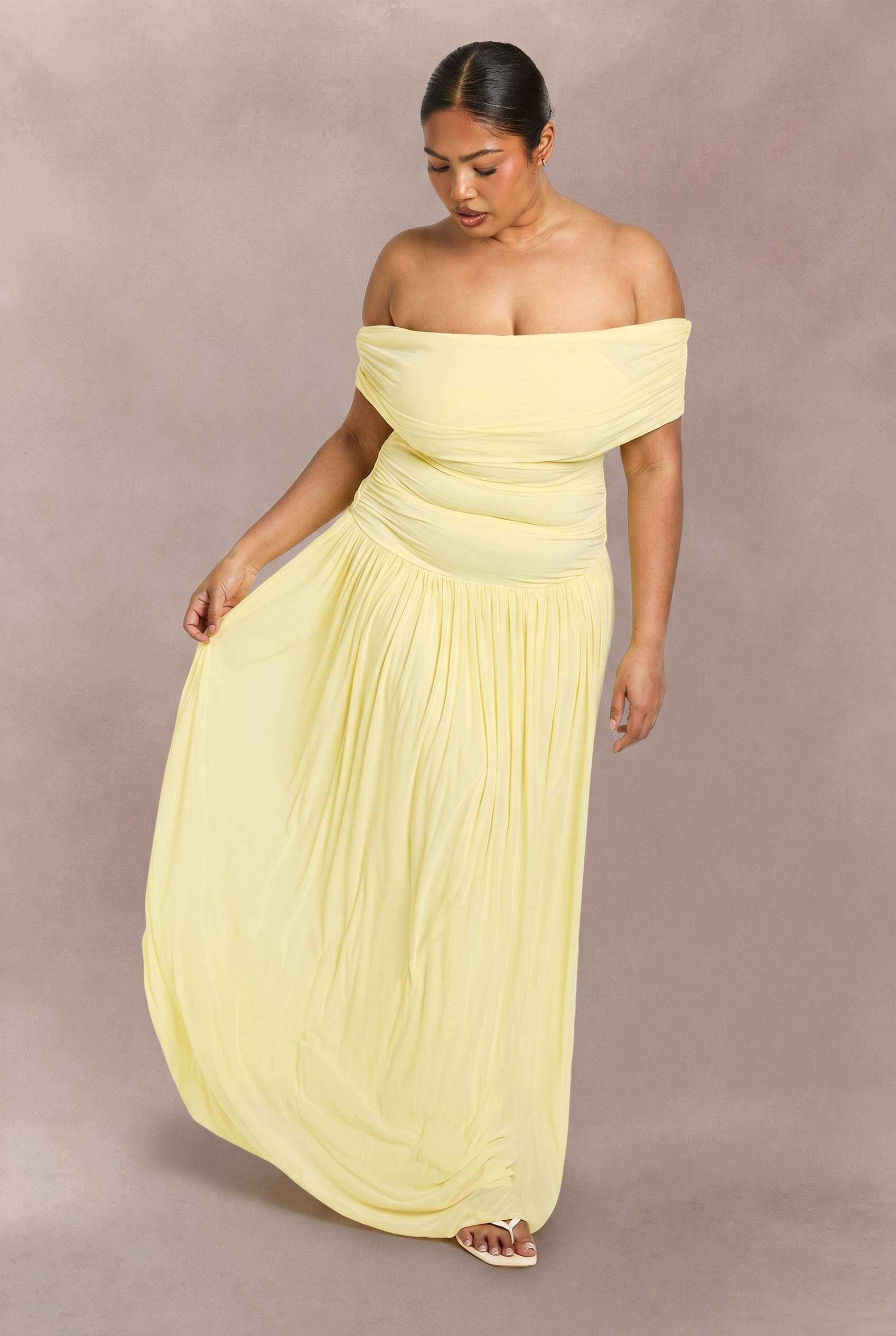 boohoo Robe Maxi Grande Taille À Taille Basse Et Fronces