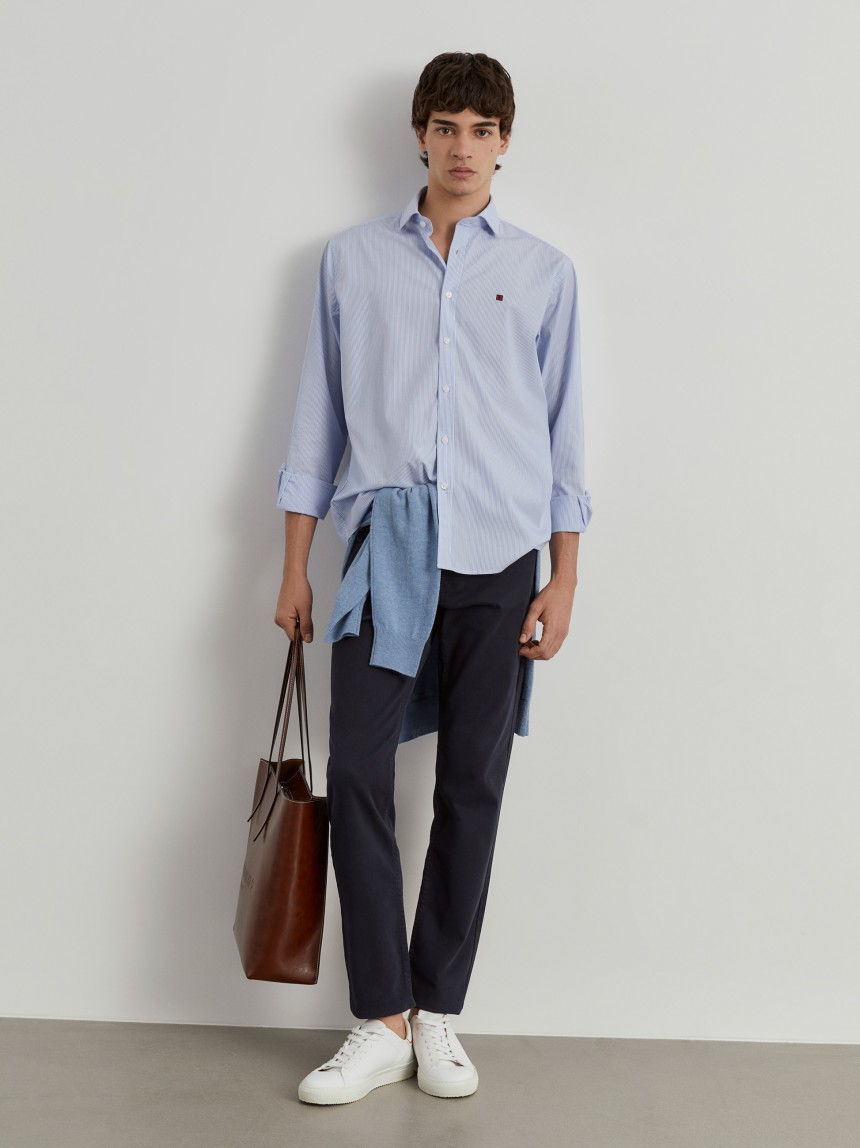 Camisa regular fit às riscas
