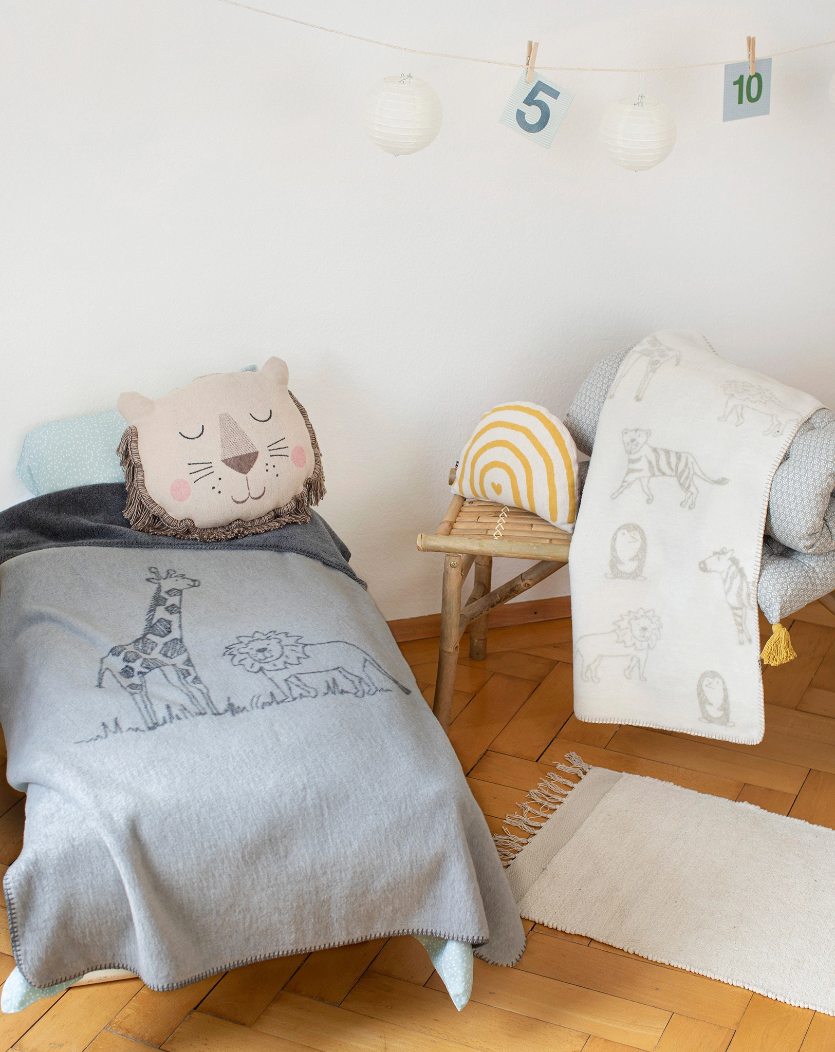 Kuscheldecke PANDA - GIRAFFE UND LÖWE (100x150) in grau