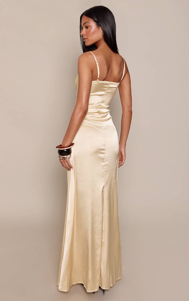 Pale Yellow Robe Longue Satinée Couleur Crème Au Beurre Pour Grande Taille