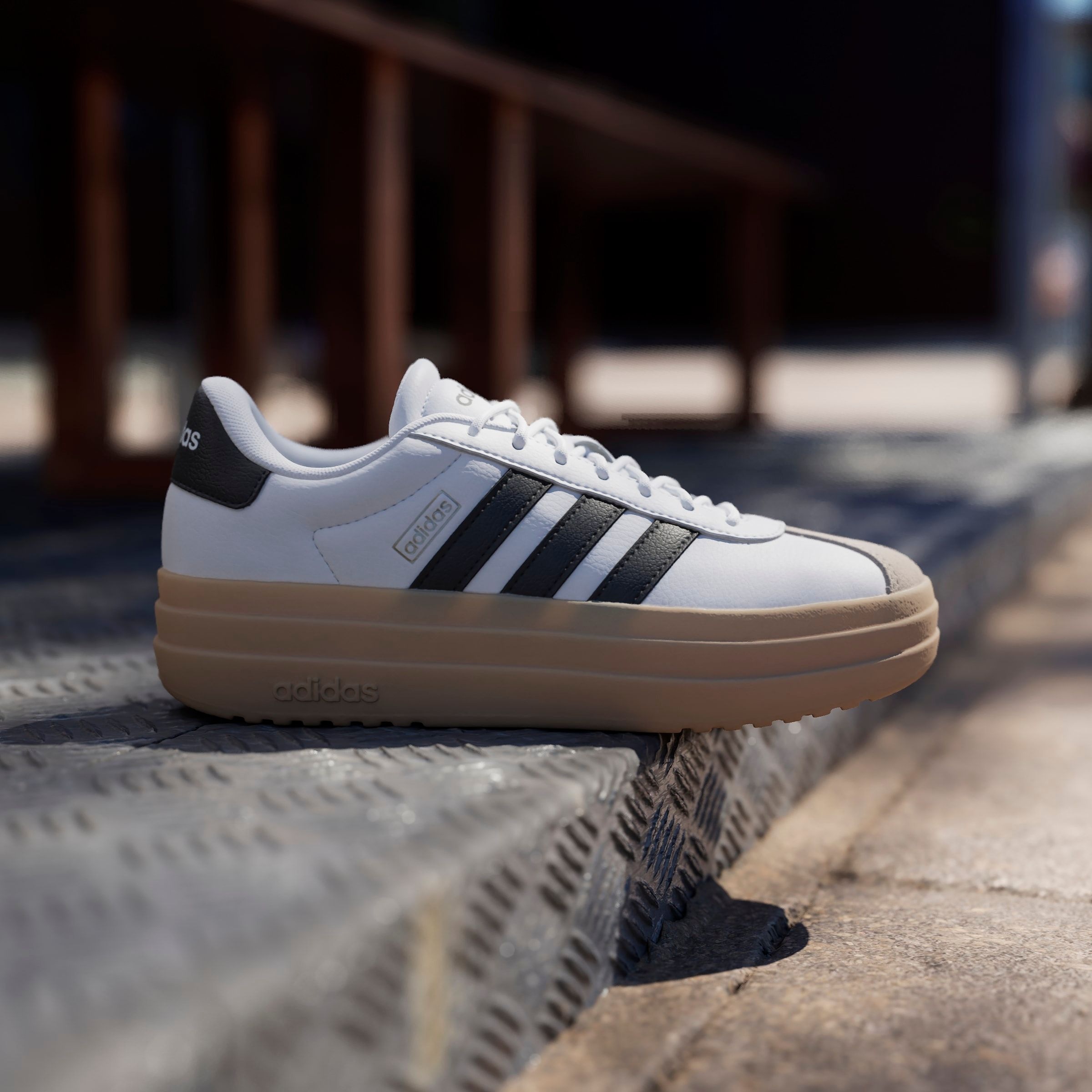 adidas Sportswear Plateausneaker »VL COURT BOLD«  Design auf den Spuren des adidas Gazelle Bold