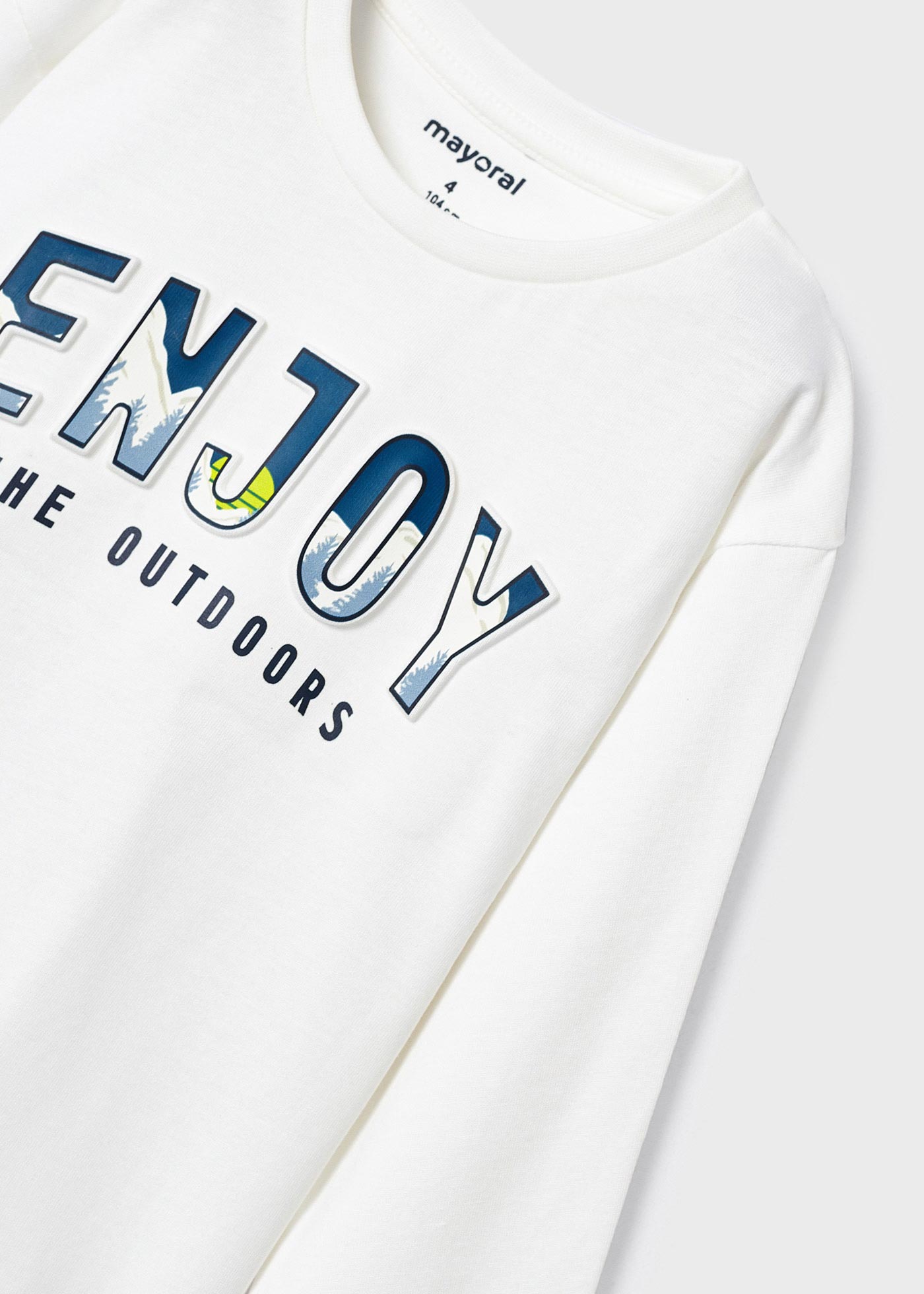 Camiseta Better Cotton com estampa em relevo para meninos