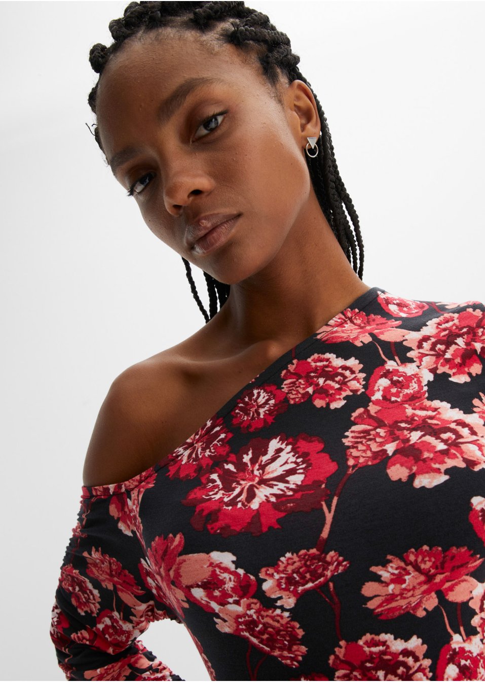 Robe à épaule découverte