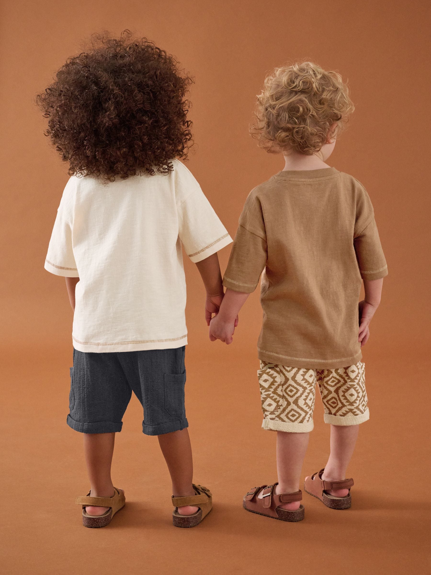 Bruin - Set van 2 T-shirts met korte mouwen en shorts (3 mnd - 7 jr) (3 mnd - 7 jr)