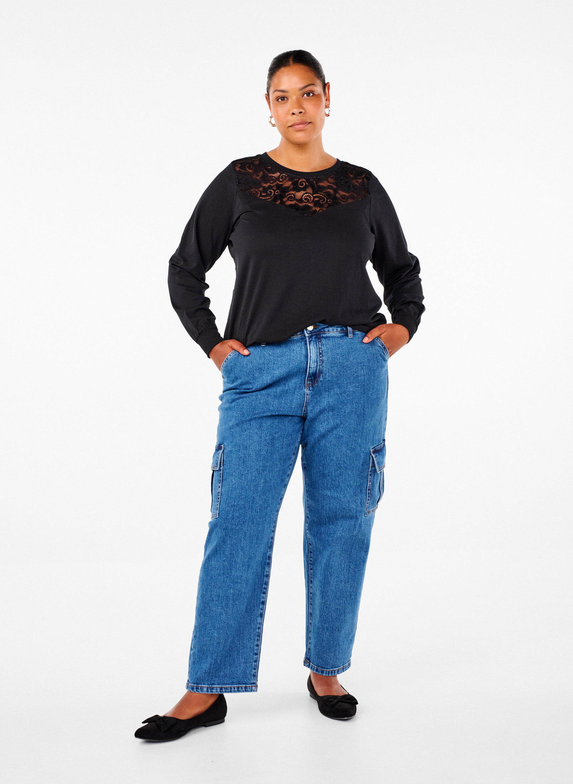 Sweatshirt med blondedetalje