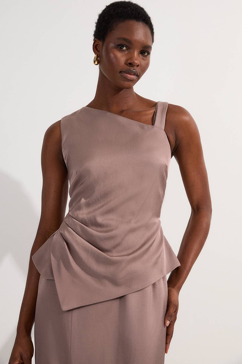 KarenMillen Robe maxi crayon ajustée en viscose et lin premium avec encolure asymétrique