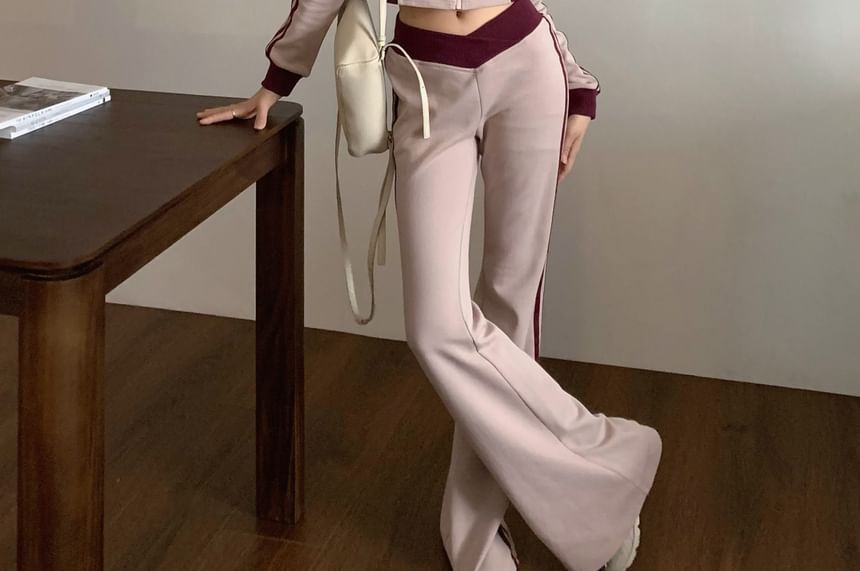 Onjo - Set: Gestreept cropped jack met lettersborduursel en rits + Low Rise Flared Pants