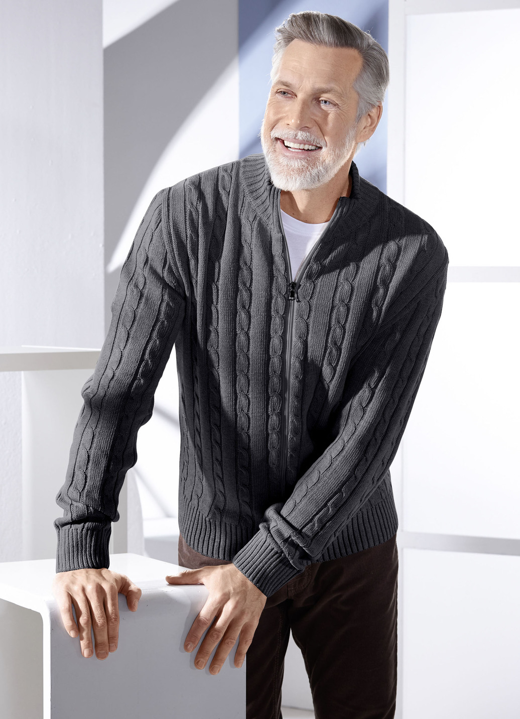 Jacke mit durchgehendem Reißverschluss in 5 Farben