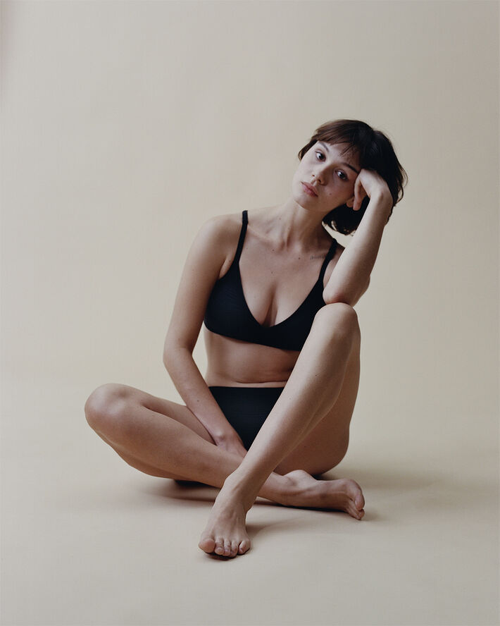 Chantelle Soft Stretch Stripes Bralette with removable pads Black