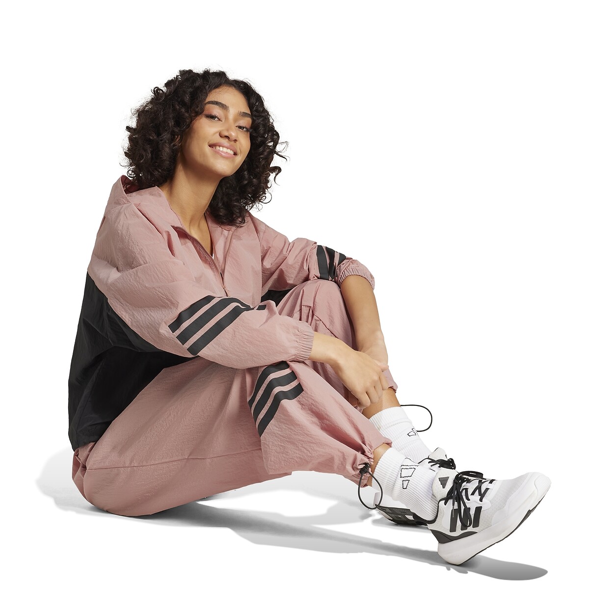 ADIDAS ROUPAS ESPORTIVAS<br>Corta-vento com meio zíper Future Icons