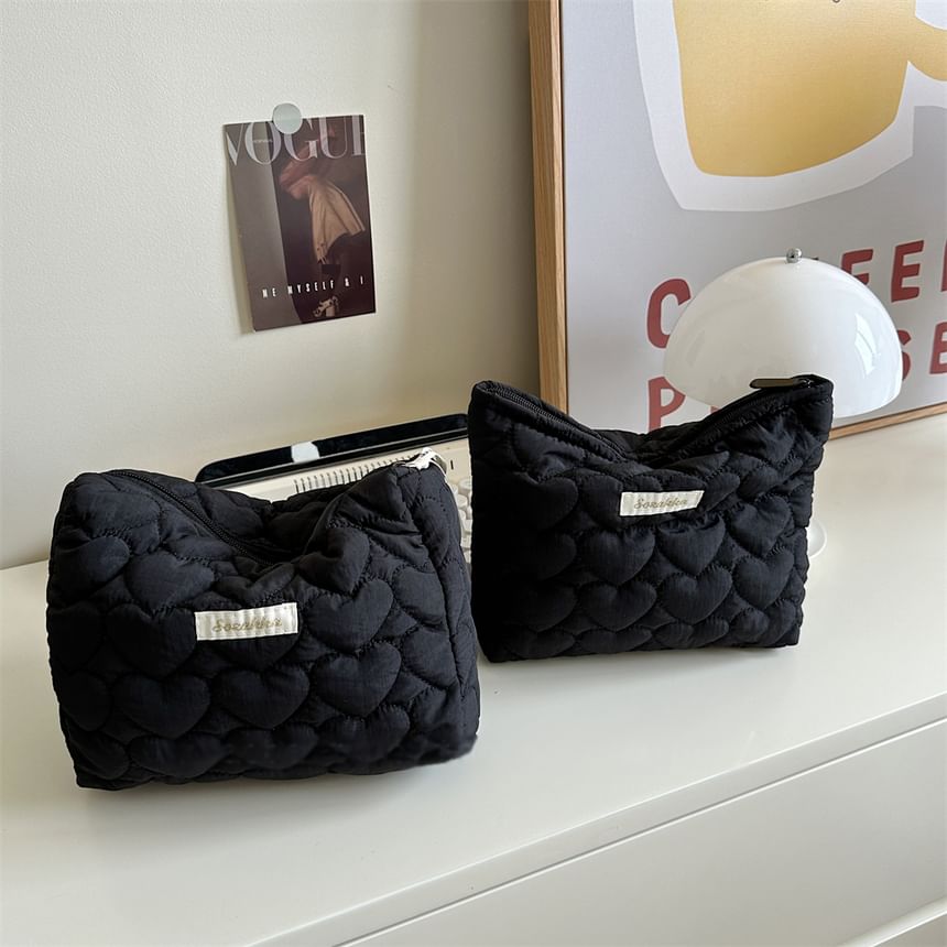 Bitabis - Gewatteerde make-uptas / clutch met letters en hartjesmotief