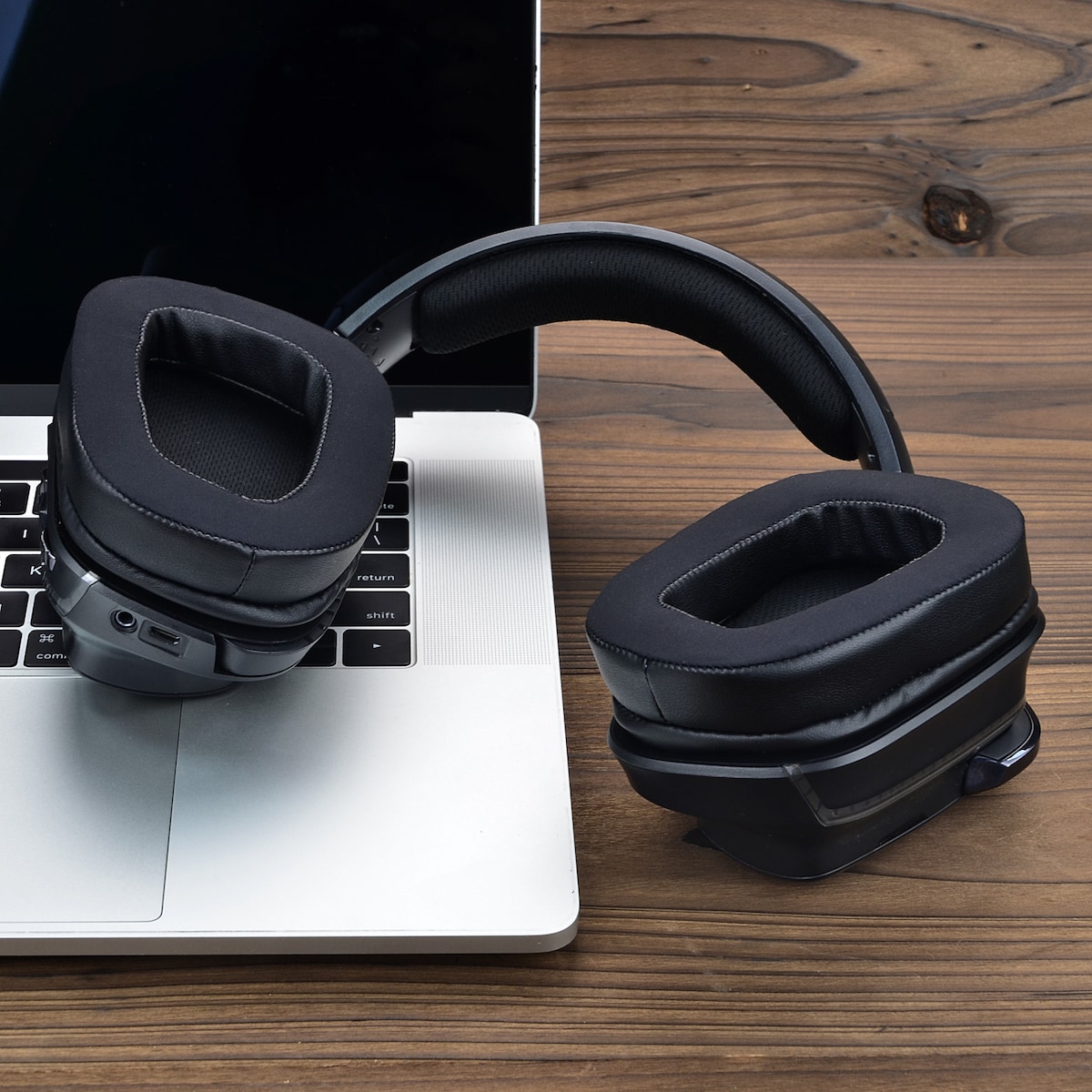 Erstatningsøreputer med øreputetrekk i Memory Foam for Logitech G633/G933 Sort