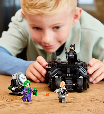 LEGO® Batman - Batman Tumbler vs. Two-Face & The Joker 76303 - 4