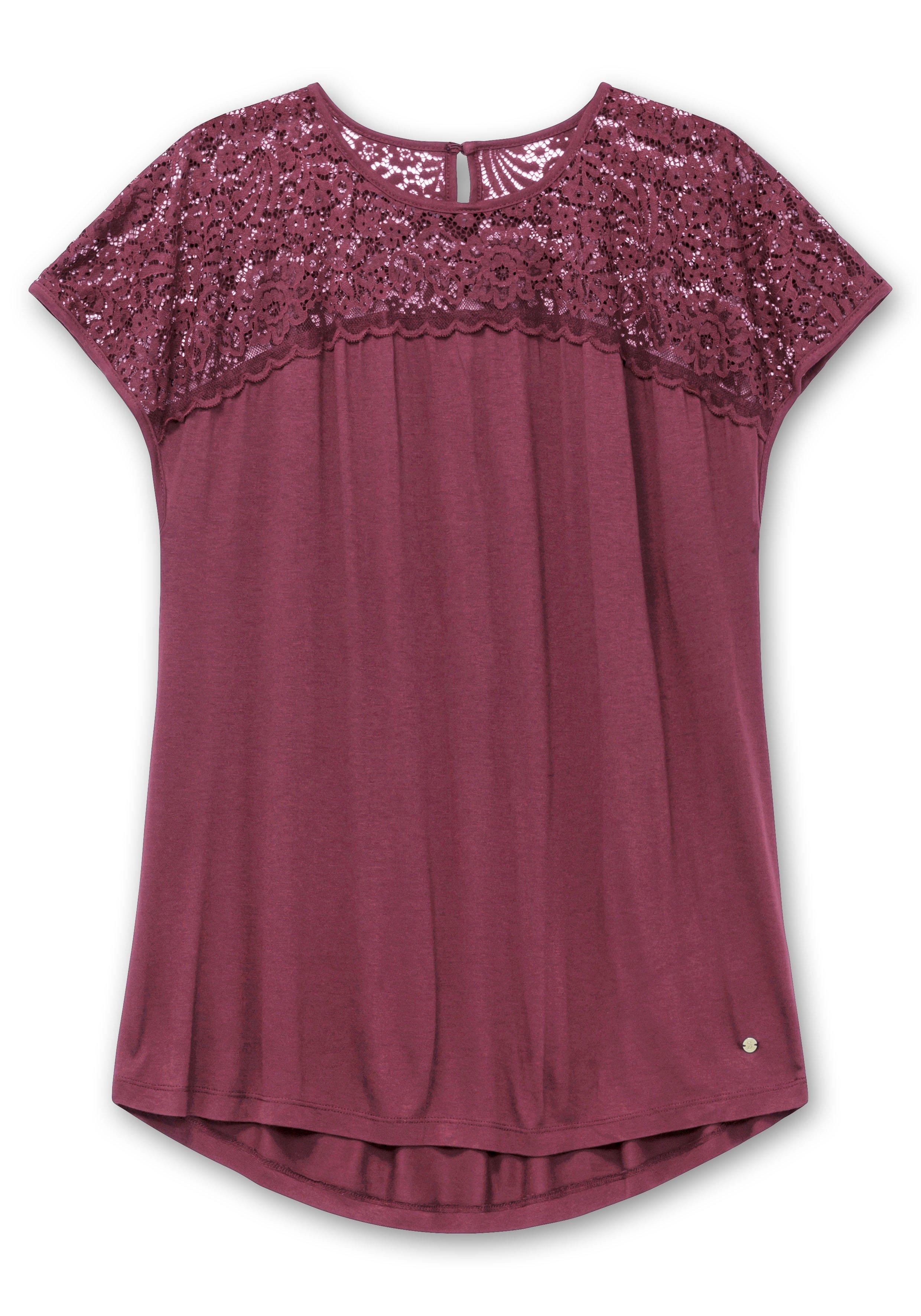 Shirt mit Spitzenpasse an der Schulterpartie