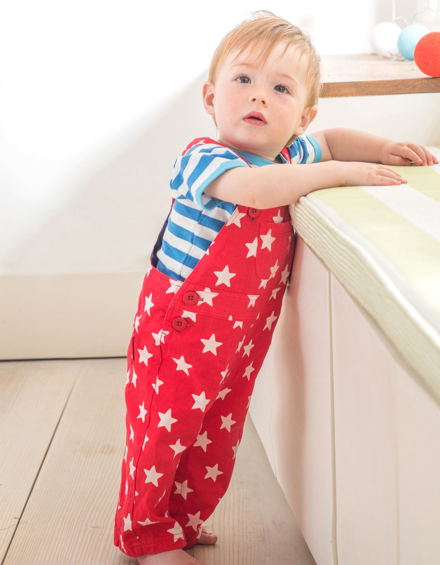 Toby Tiger Twill Latzhose mit roten Sternen
