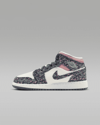 Air Jordan 1 Mid SE Older Kids' Shoes
