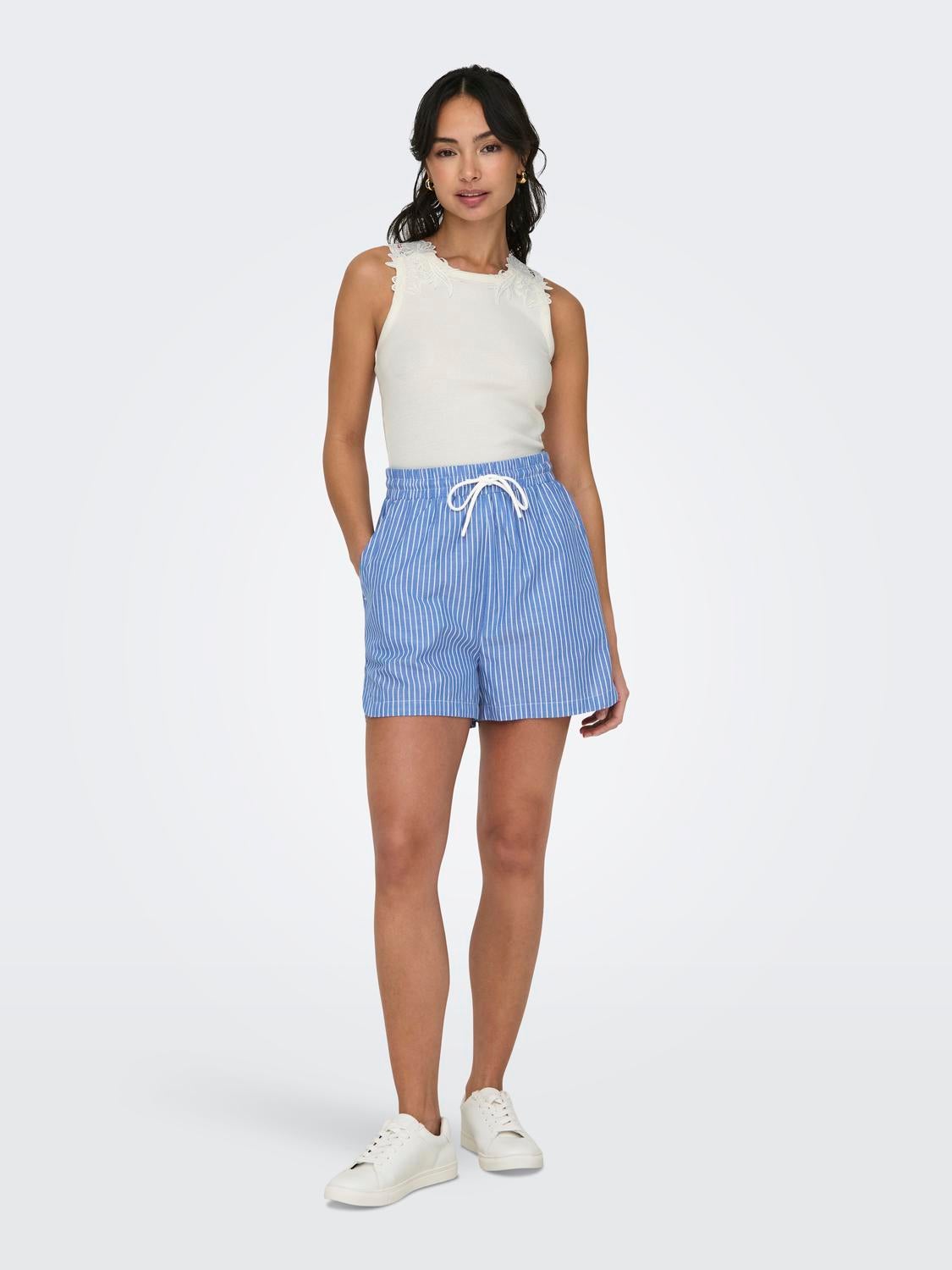 ONLARJA Normal geschnitten Shorts Infinity