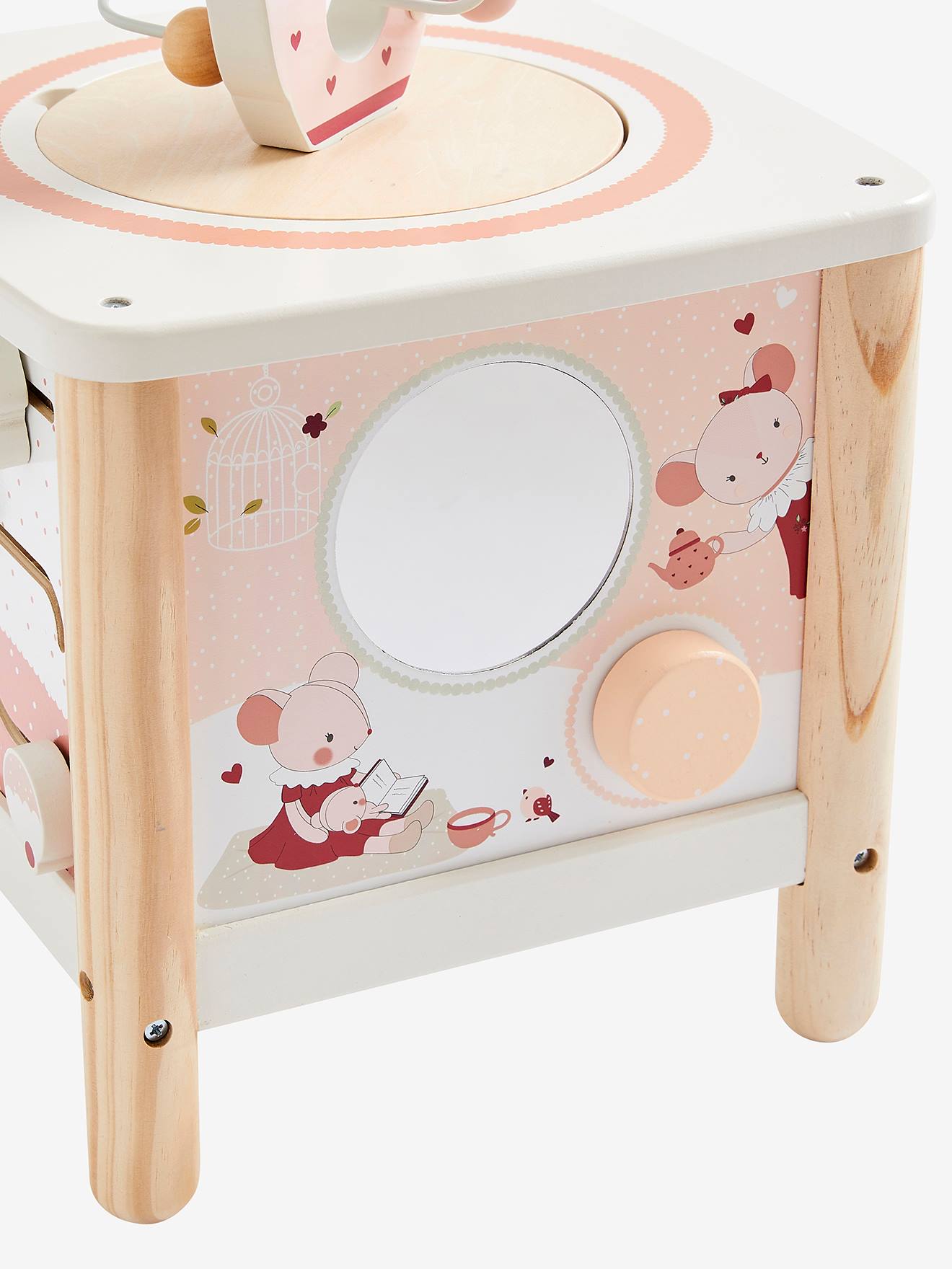 Cubo de atividades grande, estrutura em madeira com certificação FSC®, acabamento branco liso médio com detalhes decorativos.