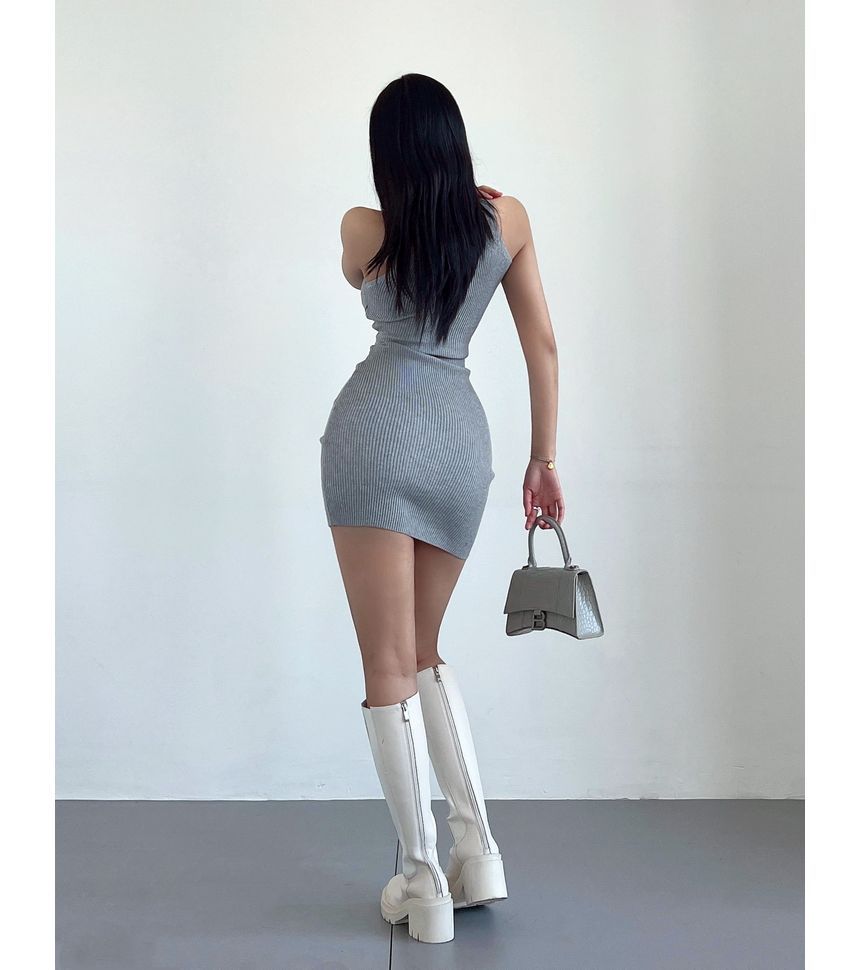 LIVIE - Effen mini bodycon gebreide jurk met halster