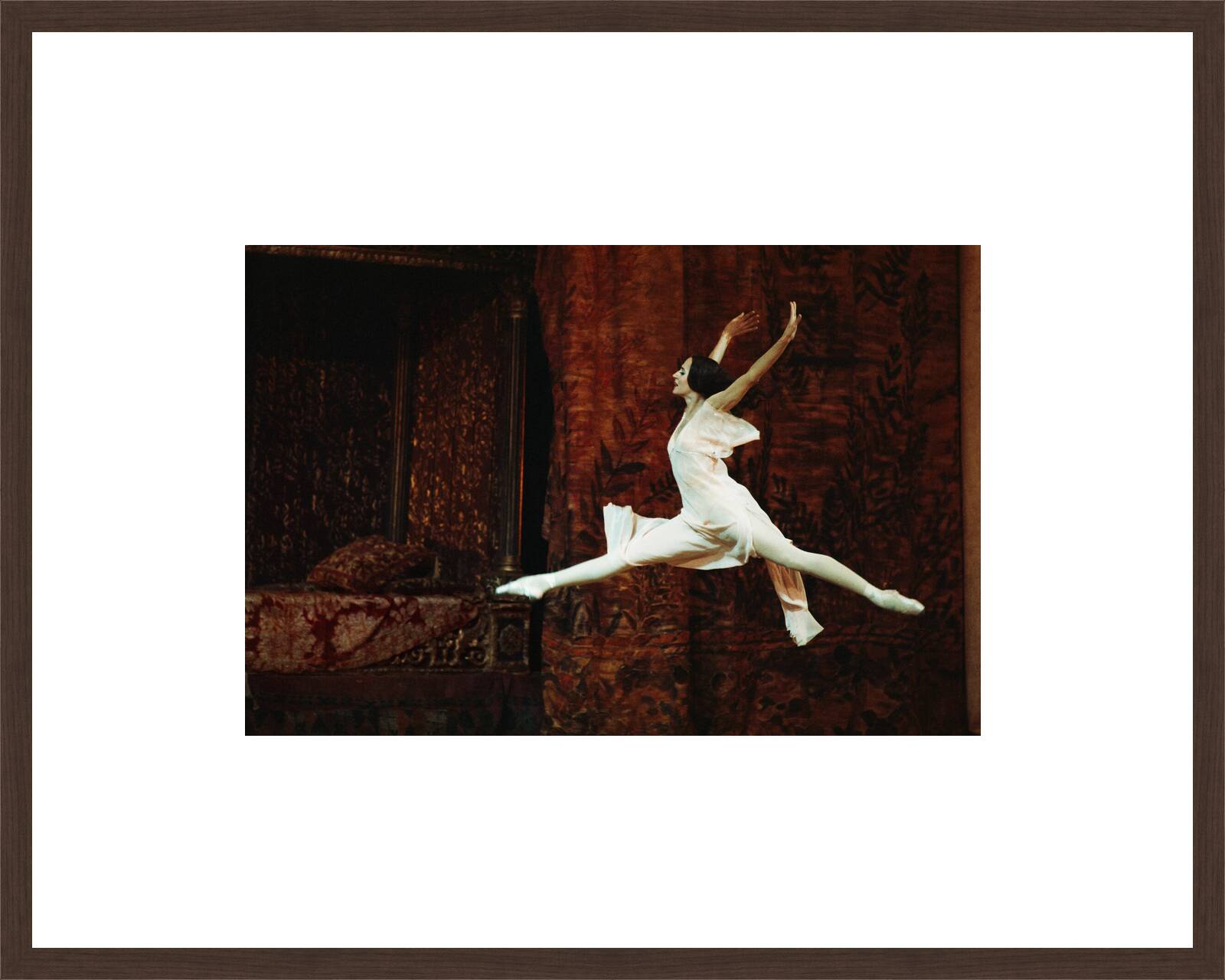 Bolschoi-Theater, Moskau 1976 by Robert Lebeck - Limited Edition. Edition of: 100. Signed.