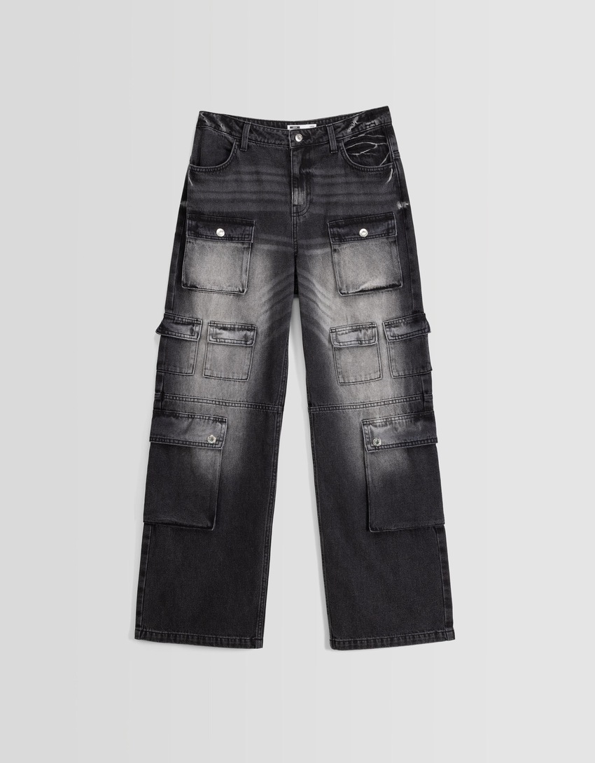 calça jeans cargo folgada multiuso
