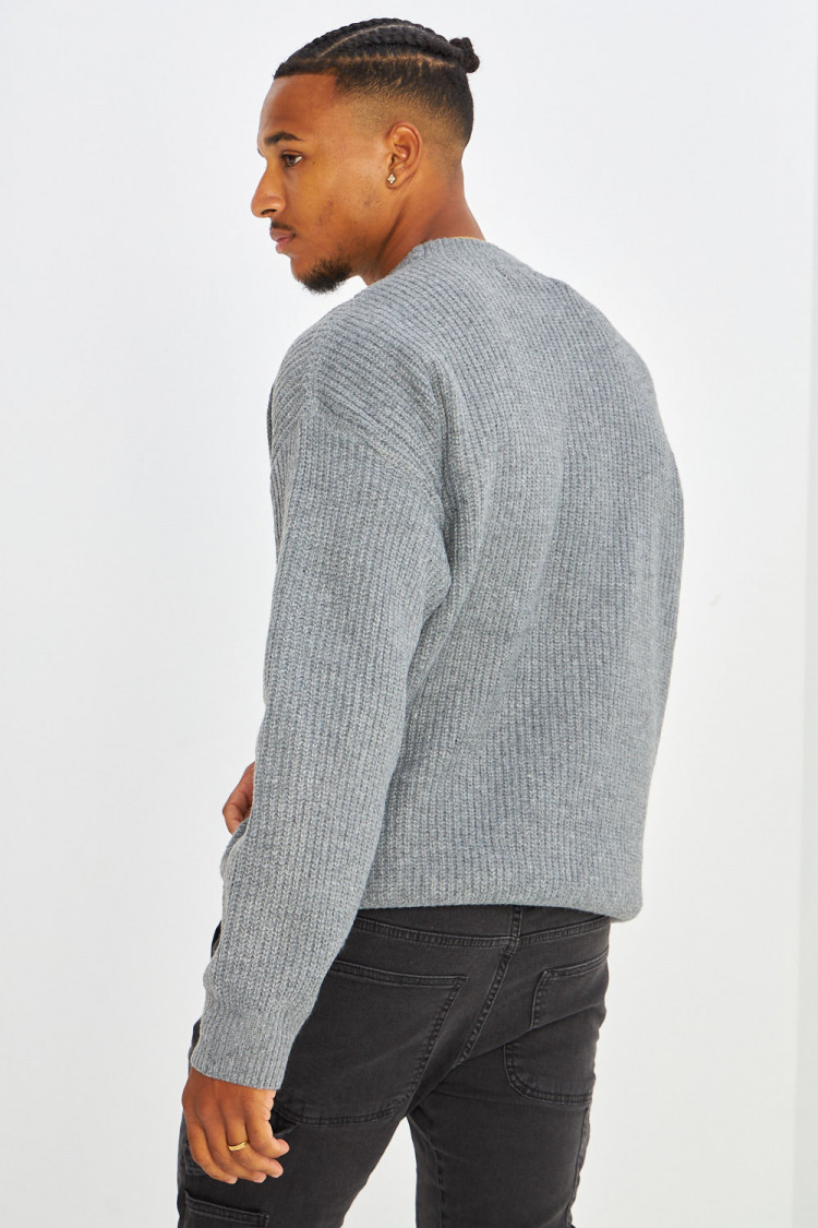 Pull gris en laine à col rond