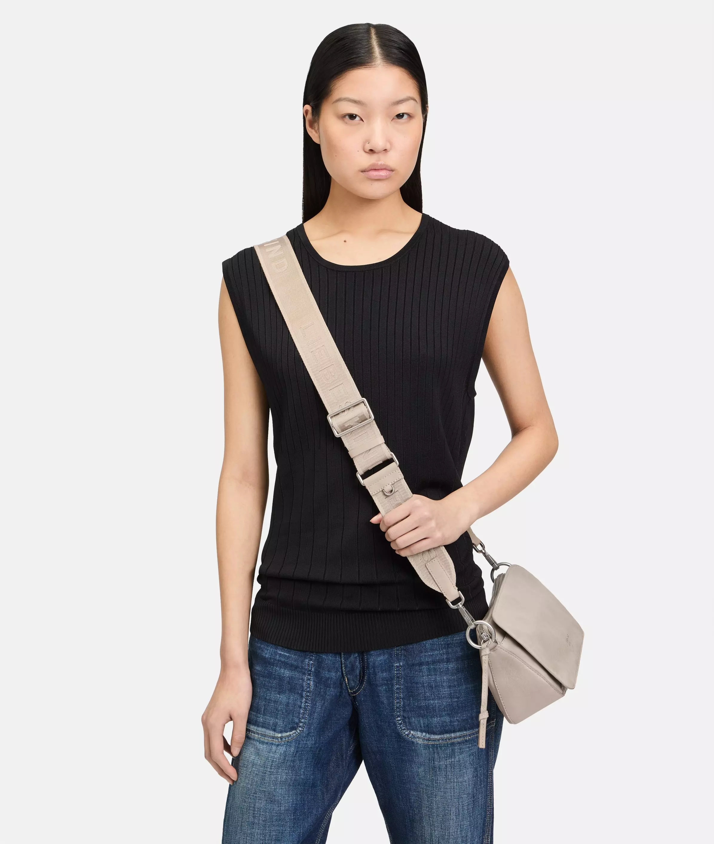 Shoulder strap with logo Wide shoulder strap with logo lettering