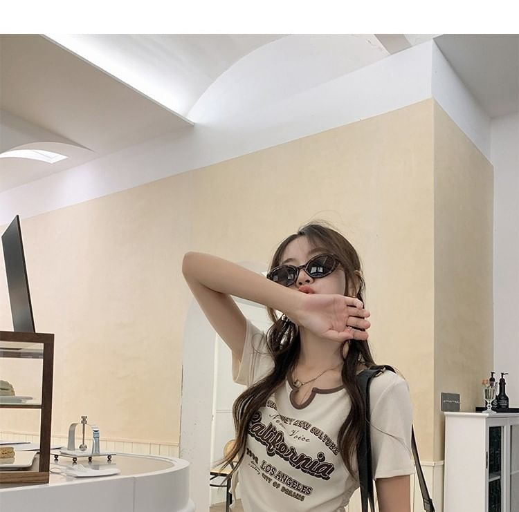 Leoom - T-shirt met korte mouwen en gekerfde letters