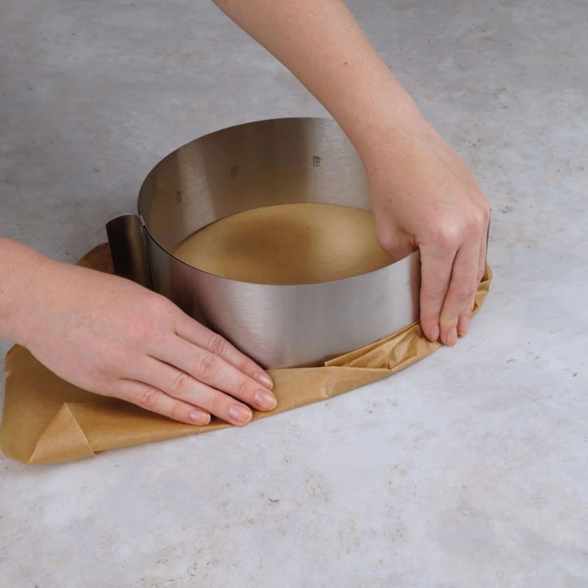Cercle à pâtisserie en acier inoxydable extensible de 16 à 30 cm Dr. O