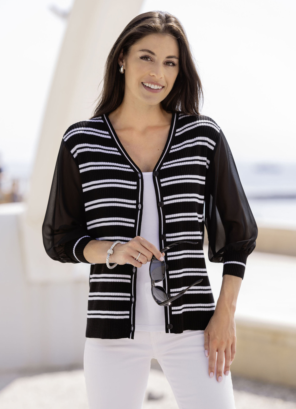 Strickjacke mit feinen Chiffonärmeln